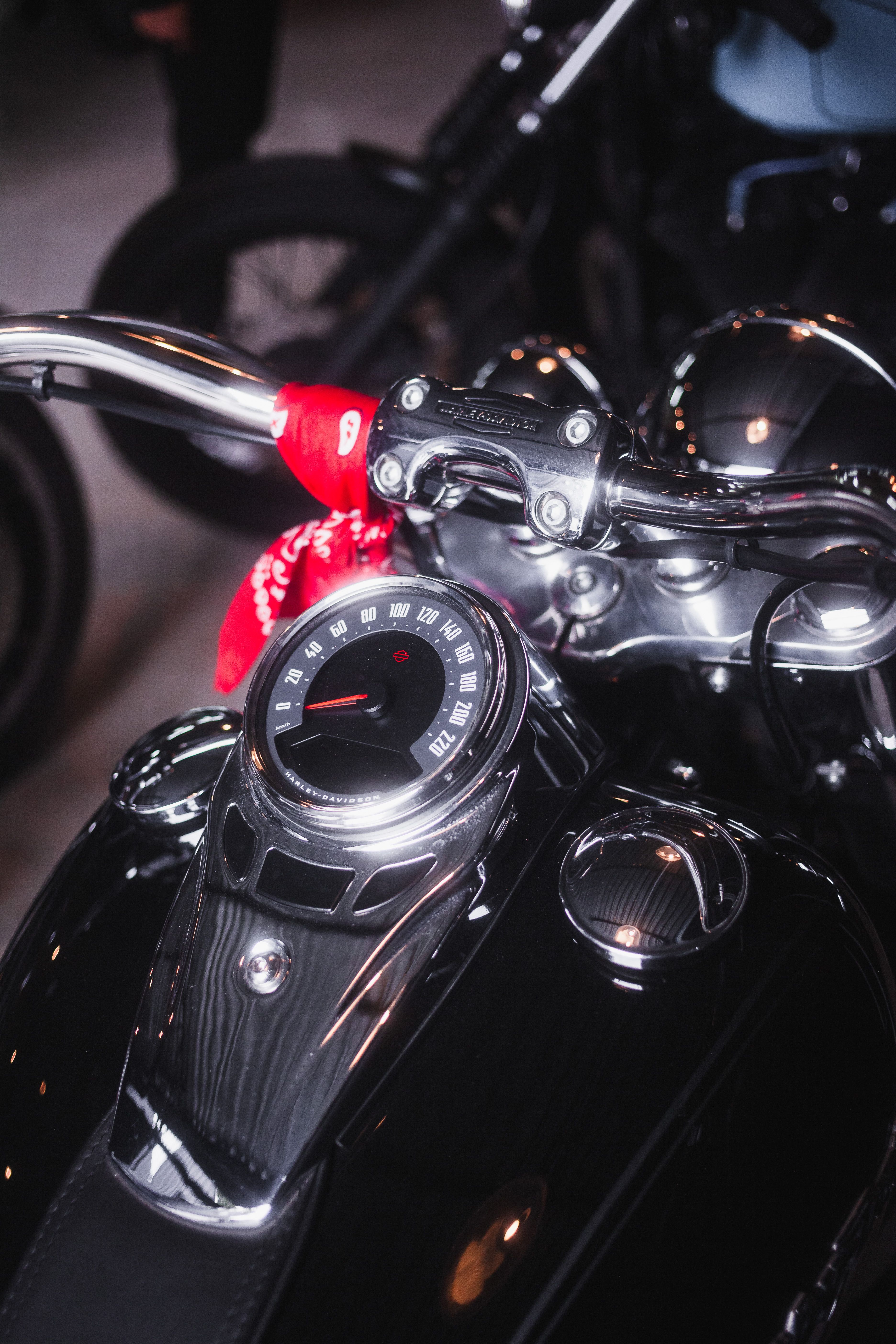 【任意保険】バイク保険の解約はいつする?返戻金・中断証明書・損しないタイミングを解説の記事に挿入された、アメリカンバイクの画像